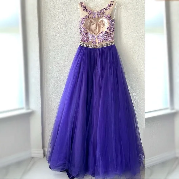 Floral Embroidered Ball Gown Size XS - Picture 4 of 17